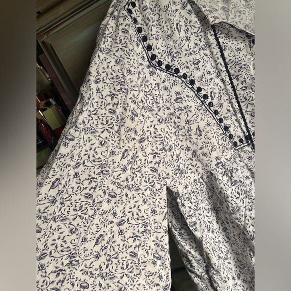 Beautiful peplum floral blouse, perfect for spring - Picture 3 of 3